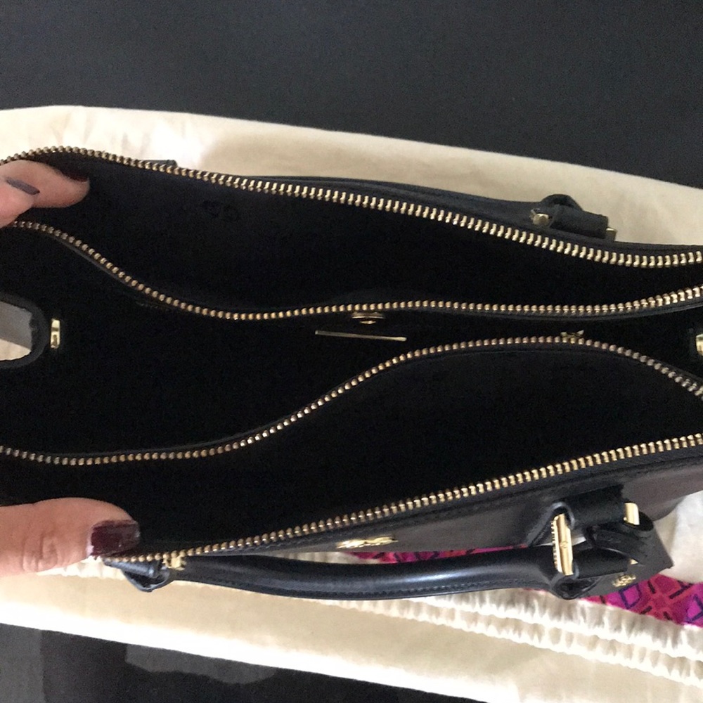 Tory Handbag - Picture 3 of 7